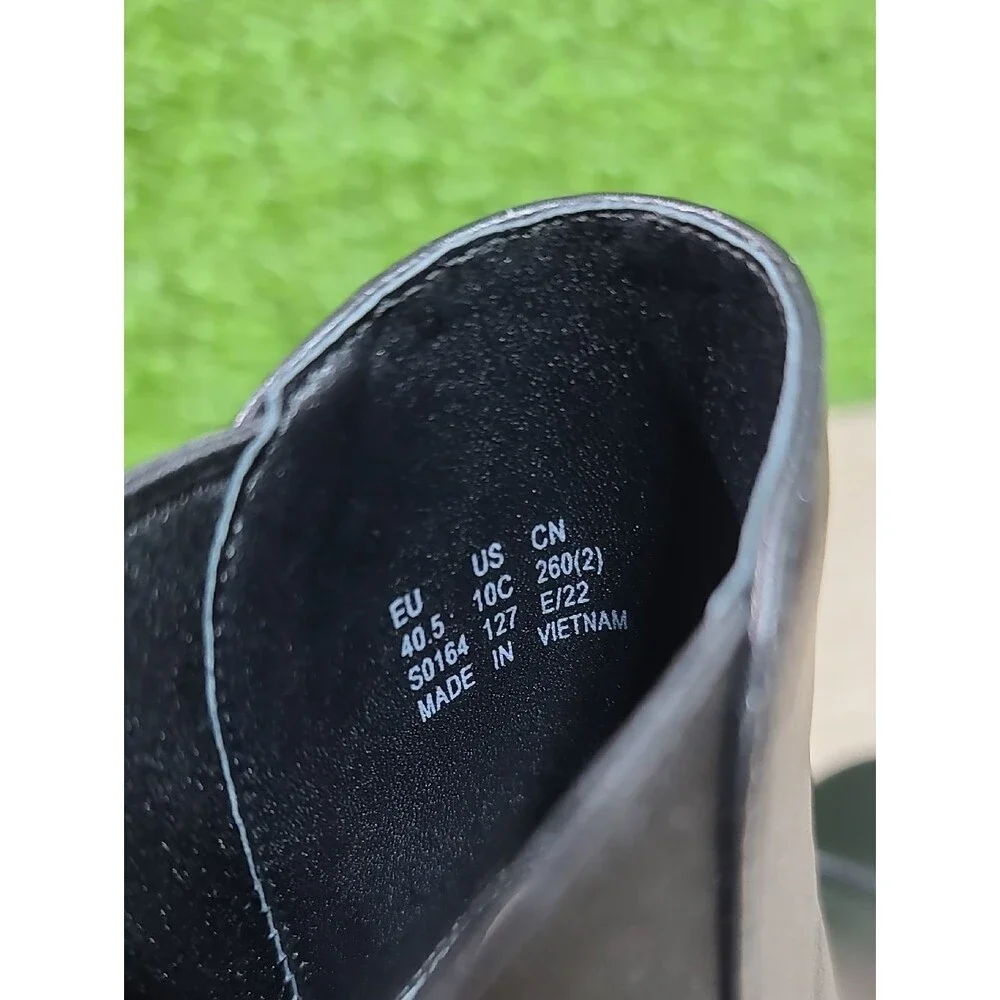 Stuart Weitzman Norah Chelsea Boots - Black / US 10